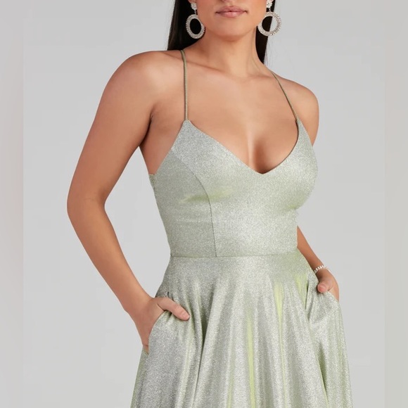 Women's green sparkle floor length gown adjustable straps and POCKETS medium - Picture 8 of 8